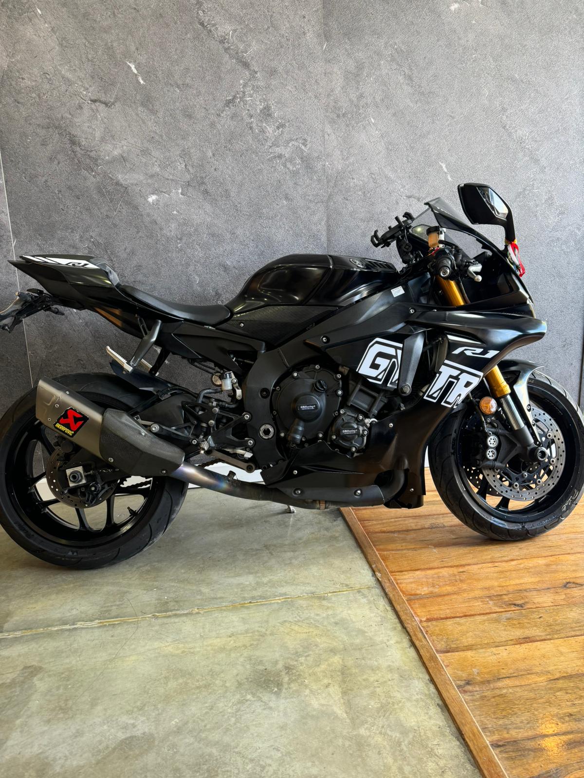 R1