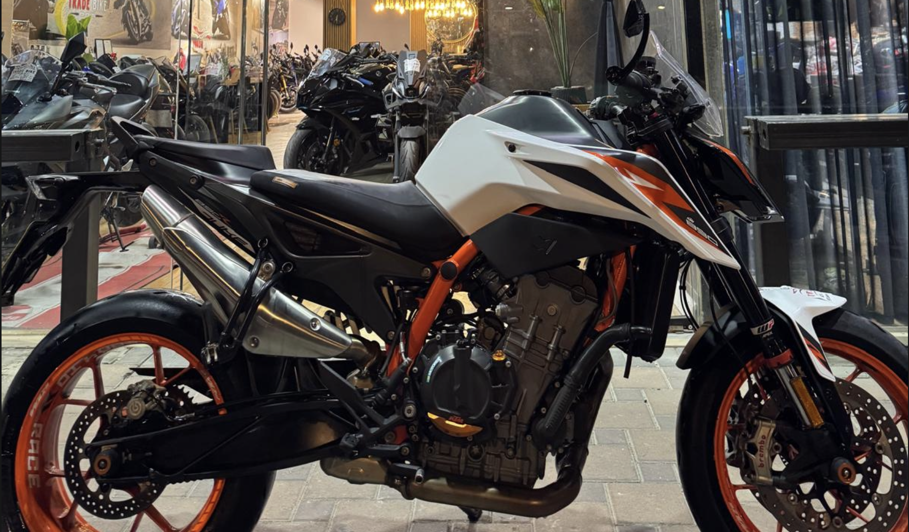 KTM Duke 890